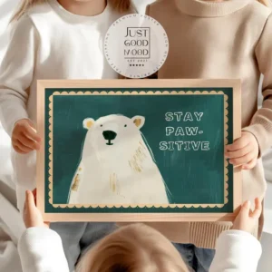 Poster Kinderzimmer Bar . Bear With Me Wortspiel · Lustiges Tierposter mit Spruch . Coole Wanddeko für Kinderzimmer . Dekoprint ohne Rahmen5.80
